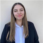 Docente di inglese impartisce lezioni in inglese per studenti di liceo o l’università